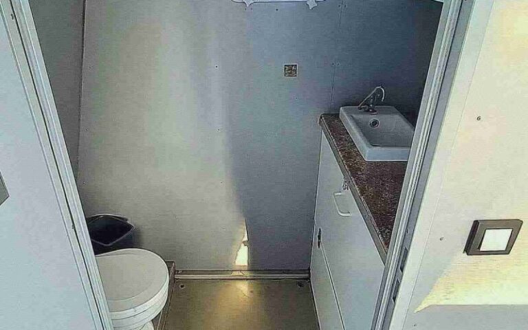 Eventfloß mieten in Berlin Köpenick führerscheinfrei für 16 Personen