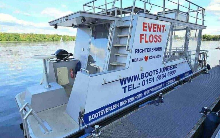 Eventfloß mieten in Berlin Köpenick führerscheinfrei für 16 Personen