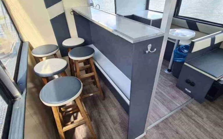 Eventfloß mieten in Berlin Köpenick führerscheinfrei für 16 Personen