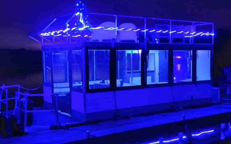 Eventfloß mieten in Berlin Köpenick führerscheinfrei für 16 Personen