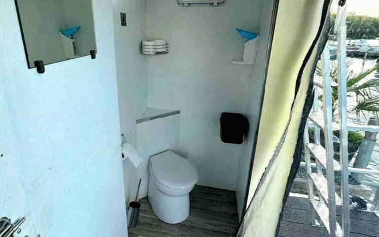 Eventfloß mieten in Berlin Köpenick führerscheinfrei für 16 Personen