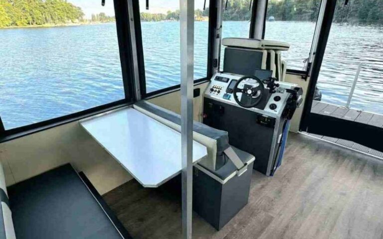 Eventfloß mieten in Berlin Köpenick führerscheinfrei für 16 Personen