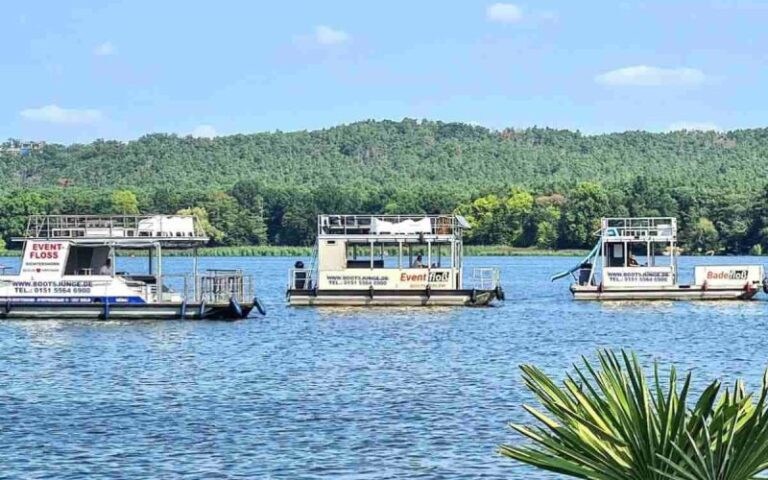 Eventfloß mieten in Berlin Köpenick führerscheinfrei für 16 Personen