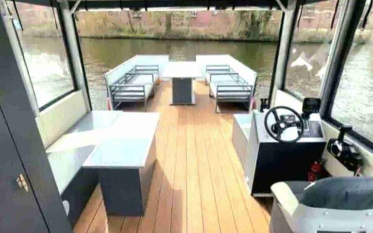 Eventfloß mieten in Berlin Köpenick führerscheinfrei für 16 Personen