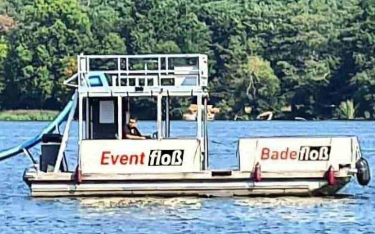 Eventfloß mieten in Berlin Köpenick führerscheinfrei für 16 Personen